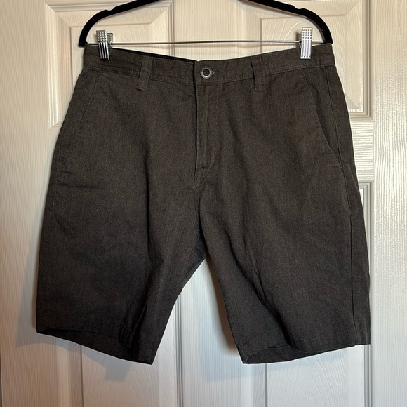 Volcom men’s dark gray 9” inseam flat front shorts size 32 - Picture 1 of 8